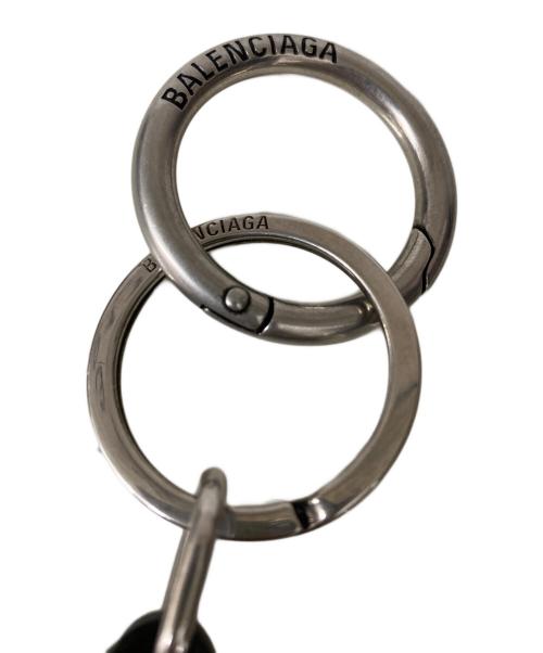 BALENCIAGA（バレンシアガ）BALENCIAGA (バレンシアガ) NEW YORK ロゴモチーフ キーホルダー チャーム ホワイト×ブラック サイズ:OneSizeの古着・服飾アイテム