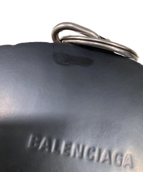 BALENCIAGA（バレンシアガ）BALENCIAGA (バレンシアガ) NEW YORK ロゴモチーフ キーホルダー チャーム ホワイト×ブラック サイズ:OneSizeの古着・服飾アイテム
