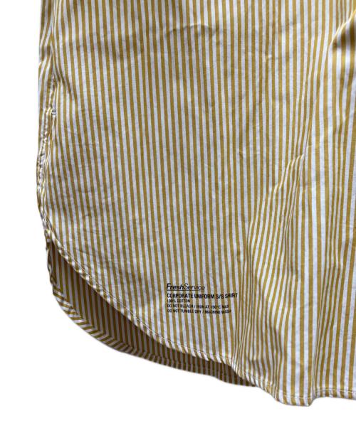 FreshService（フレッシュサービス）FreshService (フレッシュサービス) CORPORATE UNIFORM S/S SHIRT ホワイト×イエロー サイズ:Mの古着・服飾アイテム