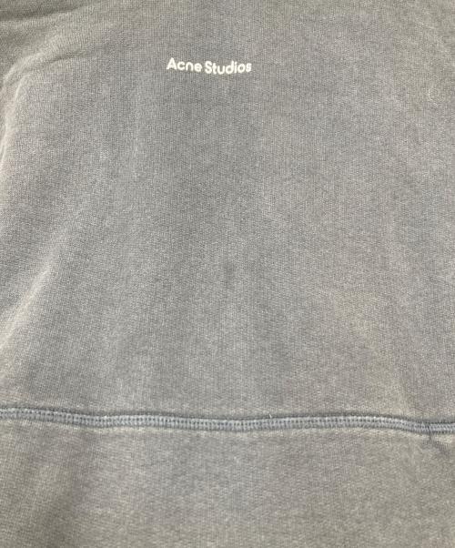 Acne studios（アクネ ストゥディオズ）ACNE STUDIOS (アクネ ストゥディオズ) ロゴプリントプルオーバーフーディ ブラック×ホワイト サイズ:Mの古着・服飾アイテム