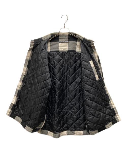 Acne studios（アクネ ストゥディオズ）ACNE STUDIOS (アクネ ストゥディオズ) 23AWフェイスパッチ中綿チェックシャツジャケット ホワイト×ブラック サイズ:Lの古着・服飾アイテム