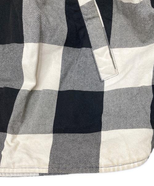 Acne studios（アクネ ストゥディオズ）ACNE STUDIOS (アクネ ストゥディオズ) 23AWフェイスパッチ中綿チェックシャツジャケット ホワイト×ブラック サイズ:Lの古着・服飾アイテム