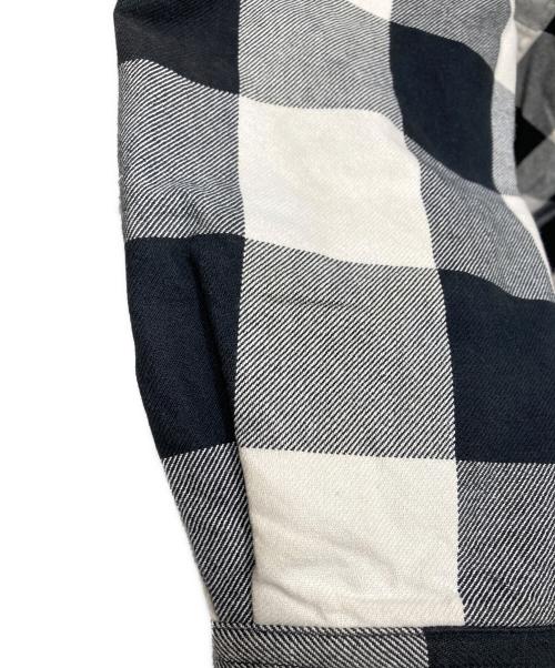 Acne studios（アクネ ストゥディオズ）ACNE STUDIOS (アクネ ストゥディオズ) 23AWフェイスパッチ中綿チェックシャツジャケット ホワイト×ブラック サイズ:Lの古着・服飾アイテム