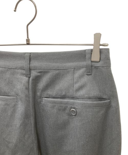 CAMPHOR WOOD（カンファーウッド）Camphor Wood (カンファーウッド) 2tuck super baggy slacks グレー サイズ:Sの古着・服飾アイテム