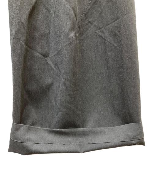 CAMPHOR WOOD（カンファーウッド）Camphor Wood (カンファーウッド) 2tuck super baggy slacks グレー サイズ:Sの古着・服飾アイテム