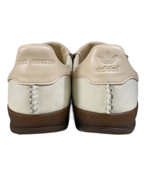 adidas（アディダス）adidas (アディダス) FOOT INDUSTRY (フットインダストリー) GAZELLE INDOOR ローカットスニーカー アイボリー サイズ:27.5cmの古着・服飾アイテム