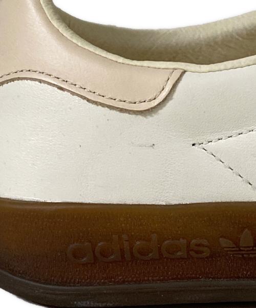 adidas（アディダス）adidas (アディダス) FOOT INDUSTRY (フットインダストリー) GAZELLE INDOOR ローカットスニーカー アイボリー サイズ:27.5cmの古着・服飾アイテム
