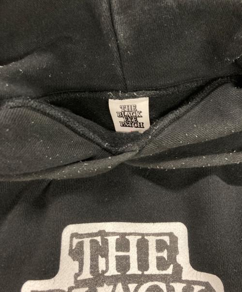 THE BLACK EYE PATCH（ブラックアイパッチ）THE BLACK EYE PATCH (ブラックアイパッチ) OG LABEL HOODIE BLACK ロゴプリントパーカー ブラック サイズ:Mの古着・服飾アイテム