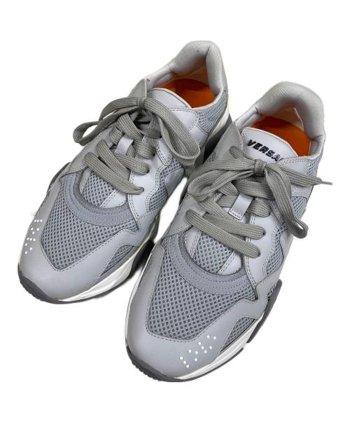 VERSACE（ヴェルサーチェ）VERSACE (ヴェルサーチェ) スクアーロ スニーカー グレー サイズ:SIZE 40の古着・服飾アイテム