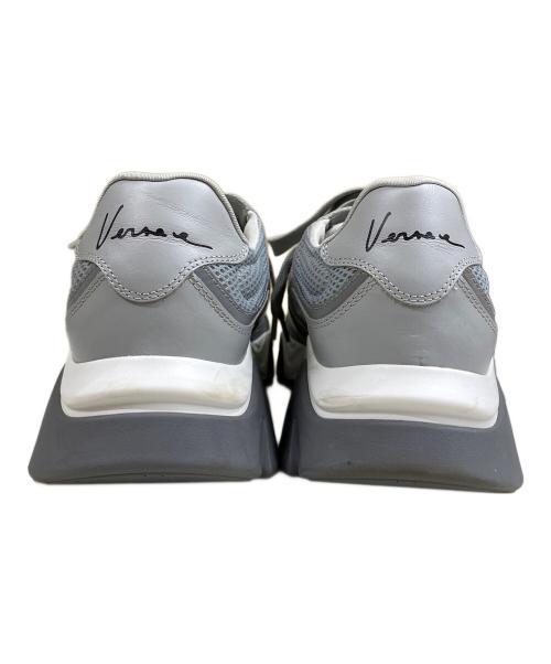 VERSACE（ヴェルサーチェ）VERSACE (ヴェルサーチェ) スクアーロ スニーカー グレー サイズ:SIZE 40の古着・服飾アイテム
