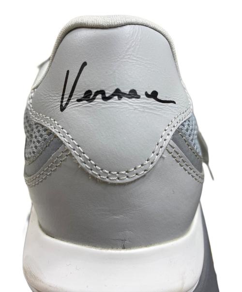 VERSACE（ヴェルサーチェ）VERSACE (ヴェルサーチェ) スクアーロ スニーカー グレー サイズ:SIZE 40の古着・服飾アイテム