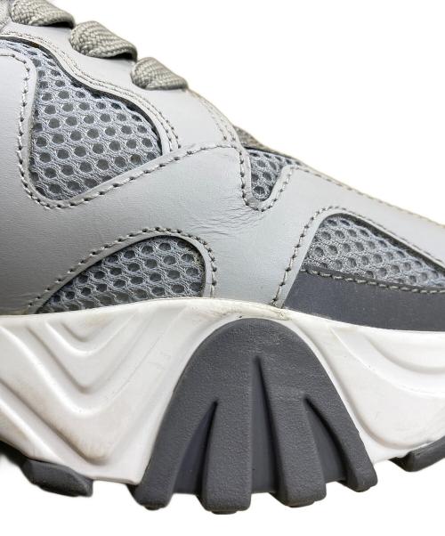 VERSACE（ヴェルサーチェ）VERSACE (ヴェルサーチェ) スクアーロ スニーカー グレー サイズ:SIZE 40の古着・服飾アイテム