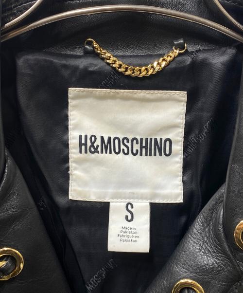 H&M（エイチアンドエム）H&M (エイチアンドエム) MOSCHINO (モスキーノ) チェーンデザイン ダブルライダースジャケット ブラック サイズ:SIZE Sの古着・服飾アイテム
