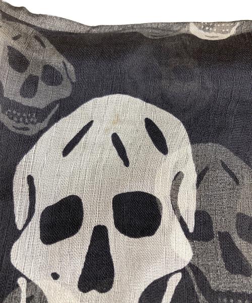 ALEXANDER McQUEEN（アレキサンダーマックイーン）ALEXANDER McQUEEN (アレキサンダーマックイーン) スカル柄スカーフ ブラックの古着・服飾アイテム