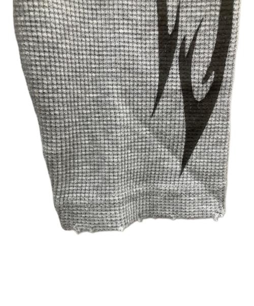 SUPPLIER（サプライヤー）SUPPLIER (サプライヤー) Tribal Fire Pattern Thermal Long Sleeve グレー×ブラック サイズ:S 未使用品の古着・服飾アイテム