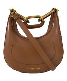 CHARLES & KEITH（チャールズアンドキース）の古着「KORA ミニコラ チェーンリンクムーンバッグ」｜ブラウン