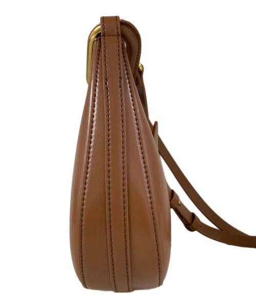 CHARLES & KEITH（チャールズアンドキース）CHARLES & KEITH (チャールズ＆キース) KORA ミニコラ チェーンリンクムーンバッグ ブラウンの古着・服飾アイテム