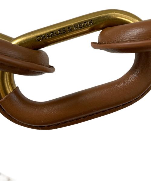 CHARLES & KEITH（チャールズアンドキース）CHARLES & KEITH (チャールズ＆キース) KORA ミニコラ チェーンリンクムーンバッグ ブラウンの古着・服飾アイテム