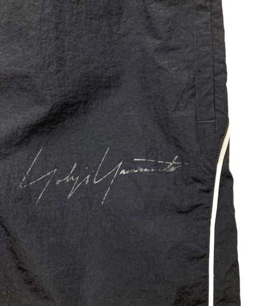 YOHJI YAMAMOTO（ヨウジヤマモト）YOHJI YAMAMOTO (ヨウジヤマモト) adidas (アディダス) コラボナイロンパンツ ブラック サイズ:Mの古着・服飾アイテム