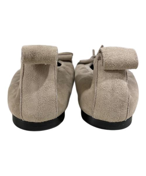 OPEN YY（オープンワイワイ）OPEN YY (オープンワイワイ) 25SS BUN SUEDE FRING FLAT スエード タッセルバレエシューズ ベージュ サイズ:37.5 未使用品の古着・服飾アイテム