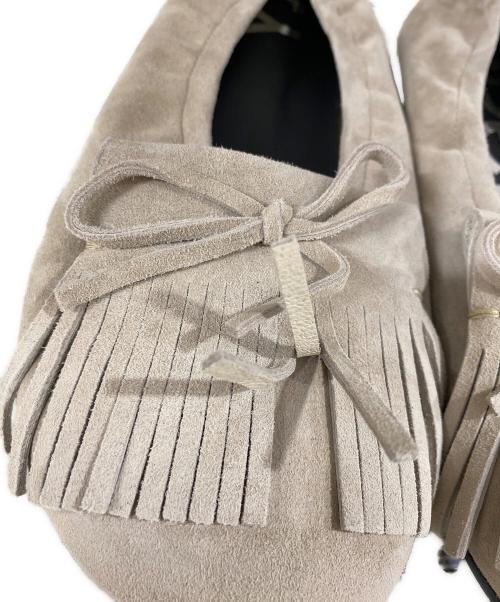 OPEN YY（オープンワイワイ）OPEN YY (オープンワイワイ) 25SS BUN SUEDE FRING FLAT スエード タッセルバレエシューズ ベージュ サイズ:37.5 未使用品の古着・服飾アイテム