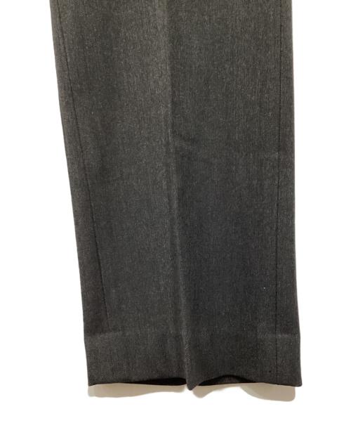 VICTIM（ヴィクティム）VICTIM (ヴィクティム) センタープレススラックス グレー サイズ:Mの古着・服飾アイテム