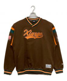 X-LARGE（エクストララージ）の古着「BASEBALL LOGO EMBROIDERED V NECK SWEATSHIRT」｜ブラウン