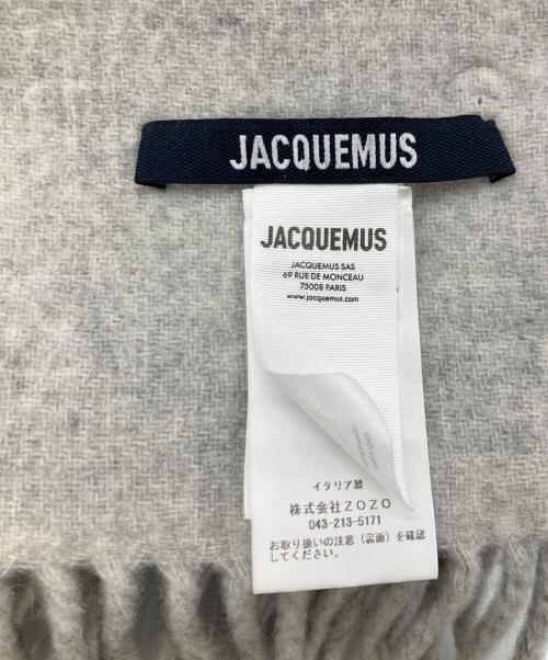 jacquemus（ジャックムス）jacquemus (ジャックムス) ロゴストール グレーの古着・服飾アイテム