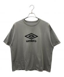 WIND AND SEA×UMBRO（ウィンダンシー×アンブロ）の古着「コラボロゴTシャツ」｜グレー
