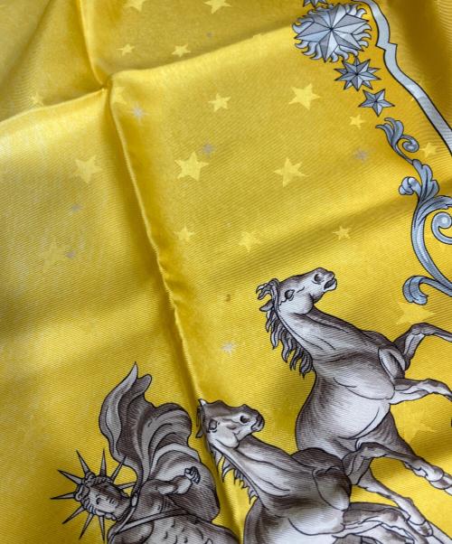 HERMES（エルメス）HERMES (エルメス) カレ90 宇宙観 シルクスカーフ イエロー サイズ:FREEの古着・服飾アイテム