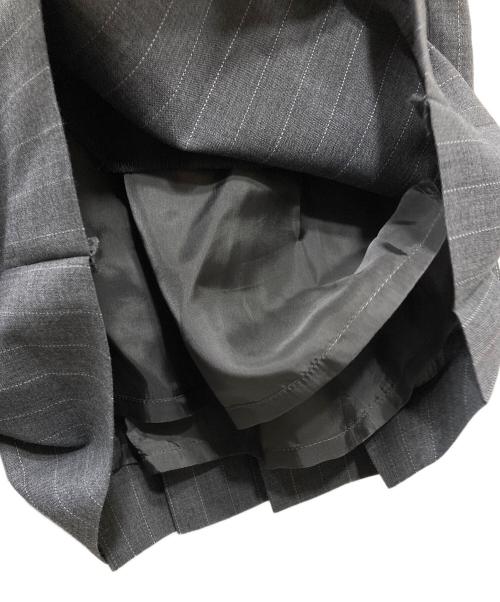 sacai（サカイ）sacai (サカイ) Chalk Stripe Shorts ハーフパンツ グレー サイズ:SIZE 2の古着・服飾アイテム