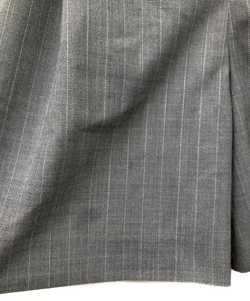 sacai（サカイ）sacai (サカイ) Chalk Stripe Shorts ハーフパンツ グレー サイズ:SIZE 2の古着・服飾アイテム