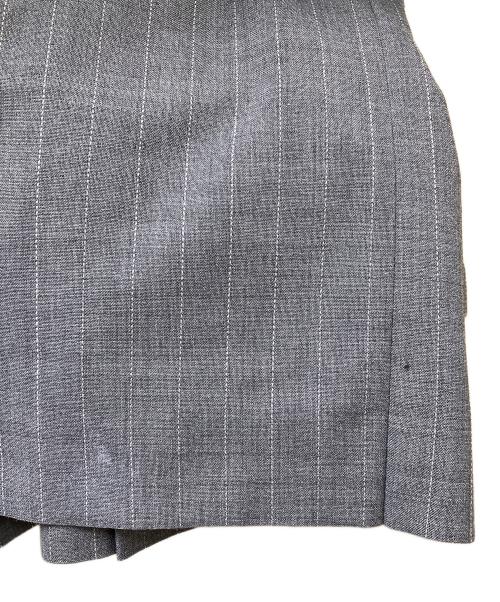 sacai（サカイ）sacai (サカイ) Chalk Stripe Shorts ハーフパンツ グレー サイズ:SIZE 2の古着・服飾アイテム