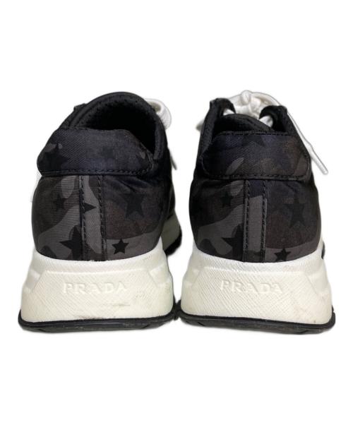 PRADA（プラダ）PRADA (プラダ) ローカットスニーカー グレー×ブラック サイズ:36の古着・服飾アイテム