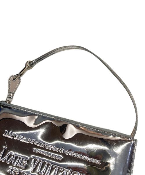 LOUIS VUITTON（ルイ ヴィトン）LOUIS VUITTON (ルイ ヴィトン) ミロワール ポシェット プラット クラッチバッグ シルバーの古着・服飾アイテム