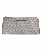 MICHAEL KORSマイケル・コース）の古着「ジェットセット トラベル シグネチャー ラージ スリー クォーター Lジップウォレット」｜ホワイト