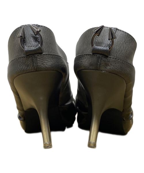 YELLO（イエロ）YELLO (イエロー) SHEMHAZA HEELS ピンヒールパンプス グレー サイズ:Lの古着・服飾アイテム