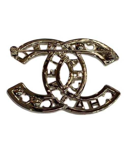 CHANEL（シャネル）CHANEL (シャネル) ココマーク コスチュームパール ブローチ ゴールドカラー×ホワイトの古着・服飾アイテム