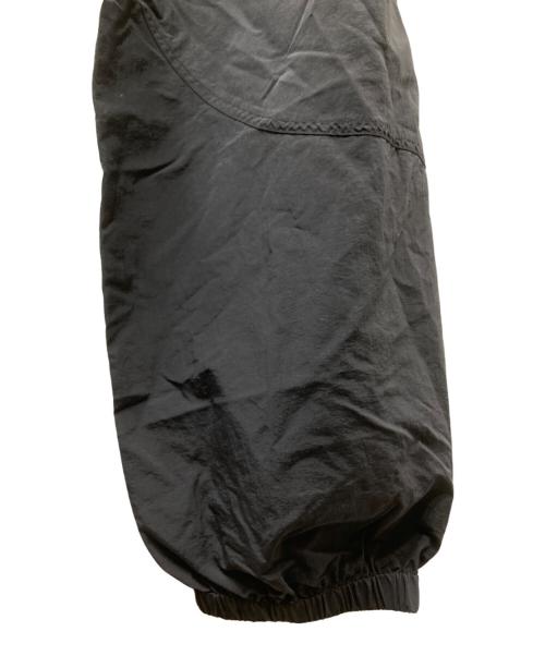 J.W.ANDERSON（ジェイダブリューアンダーソン）J.W.ANDERSON (ジェイダブリューアンダーソン) アンカーロゴ ツイスト パンツ ブラック サイズ:Sの古着・服飾アイテム