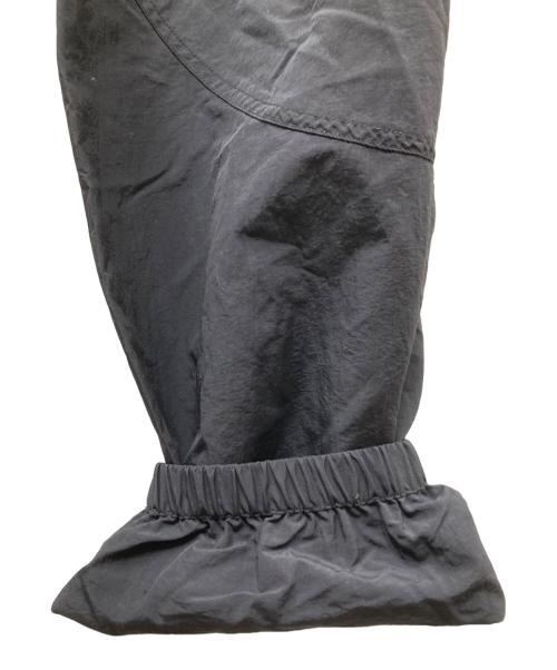 J.W.ANDERSON（ジェイダブリューアンダーソン）J.W.ANDERSON (ジェイダブリューアンダーソン) アンカーロゴ ツイスト パンツ ブラック サイズ:Sの古着・服飾アイテム