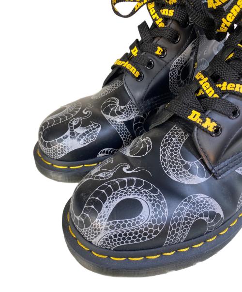Dr.Martens（ドクターマーチン）Dr.Martens (ドクターマーチン) 1460 スネークデザインブーツ ブラック×グレー サイズ:UK6の古着・服飾アイテム
