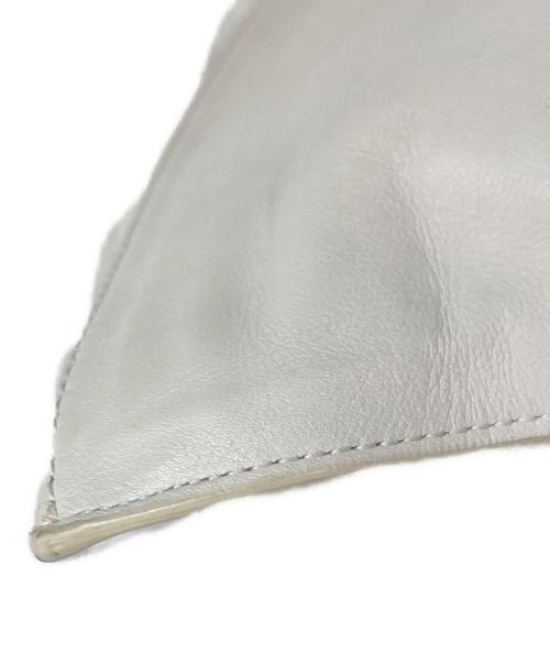 BOTTEGA VENETA（ボッテガベネタ）BOTTEGA VENETA (ボッテガベネタ) Triangle twist leather handbag /トライアングルツイストレザーハンドバッグ ホワイトの古着・服飾アイテム