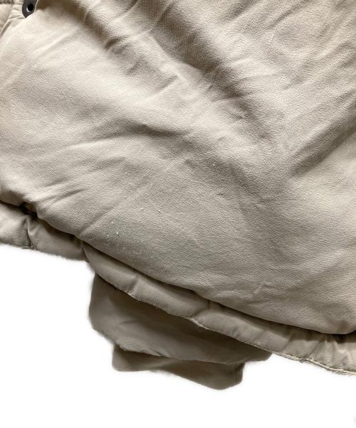 Tna（ティーネヌエー）Tna (ティーネヌエー) ダウンジャケット ベージュ サイズ:XSの古着・服飾アイテム