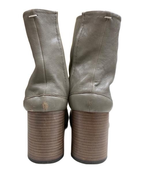 Maison Margiela（メゾンマルジェラ）Maison Margiela (メゾンマルジェラ) Tabi アンクルブーツ グレー サイズ:SIZE 38の古着・服飾アイテム