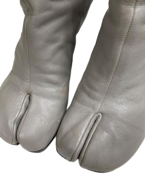 Maison Margiela（メゾンマルジェラ）Maison Margiela (メゾンマルジェラ) Tabi アンクルブーツ グレー サイズ:SIZE 38の古着・服飾アイテム