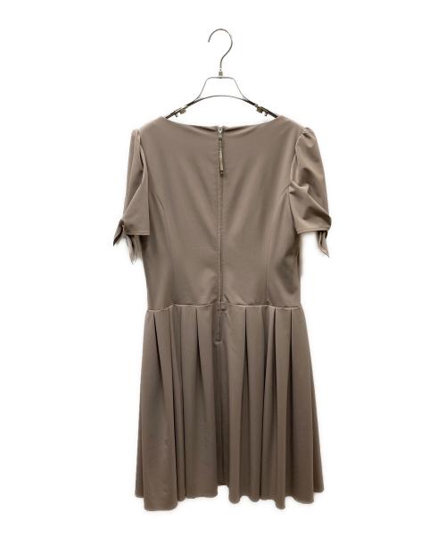 FOXEY NEWYORK（フォクシーニューヨーク）FOXEY NEWYORK (フォクシーニューヨーク) 袖リボン 半袖 バックジップ カットソーワンピース ベージュ サイズ:42の古着・服飾アイテム