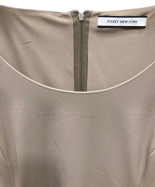 FOXEY NEWYORK（フォクシーニューヨーク）FOXEY NEWYORK (フォクシーニューヨーク) 袖リボン 半袖 バックジップ カットソーワンピース ベージュ サイズ:42の古着・服飾アイテム