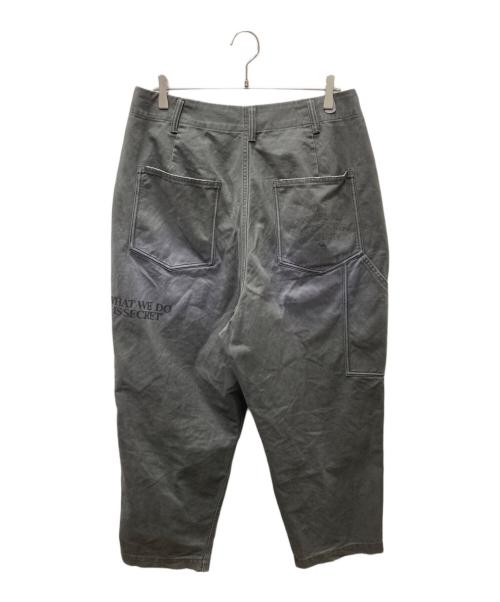 Liberaiders（リベレイダース）Liberaiders (リベレイダース) HANDWRITING PRINT CHINO SARROUEL PANTS サルエルパンツ チャコールグレー サイズ:Mの古着・服飾アイテム