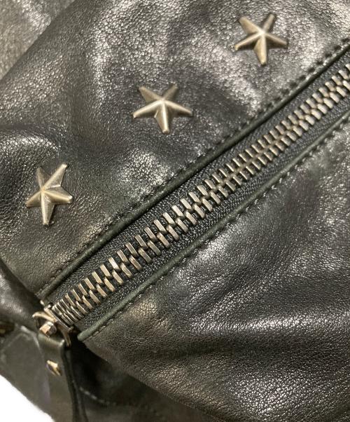 JIMMY CHOO（ジミーチュウ）JIMMY CHOO (ジミーチュウ) レザースタッズバックパック ブラックの古着・服飾アイテム
