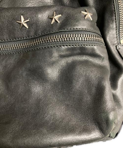 JIMMY CHOO（ジミーチュウ）JIMMY CHOO (ジミーチュウ) レザースタッズバックパック ブラックの古着・服飾アイテム